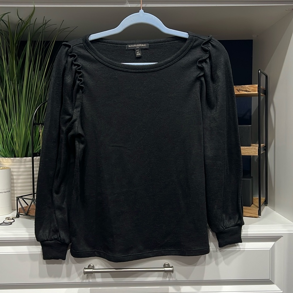 Banana republic black light sweater blouse with ruffle sleeve Small petite. ™
